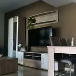 Дом отдыха Beautiful Duplex With Jacuzzi